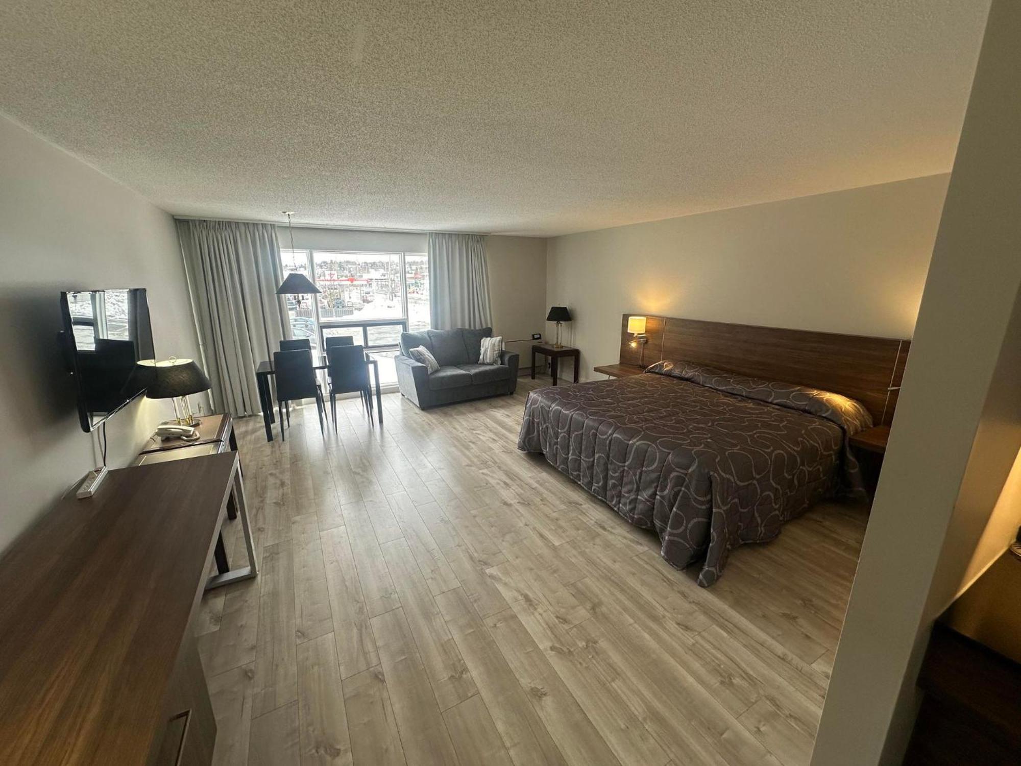 سان جورجس Hotel Motel Le Voyageur المظهر الخارجي الصورة